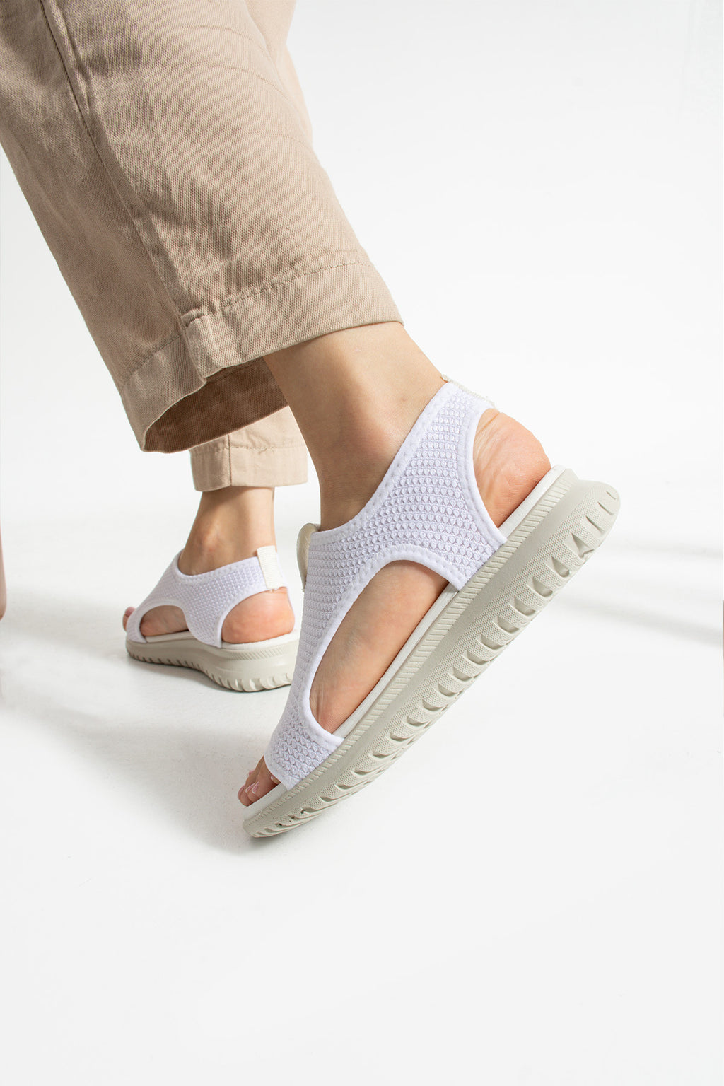 Beyaz Kadın Sandalet Rahat Ergonomik Yürüyüş Sandaleti Medikal Sandalet