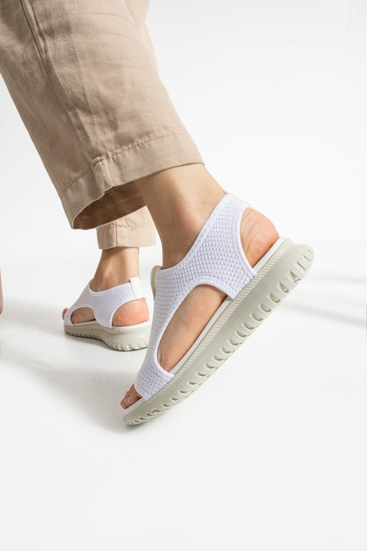 Beyaz Kadın Sandalet Rahat Ergonomik Yürüyüş Sandaleti Medikal Sandalet