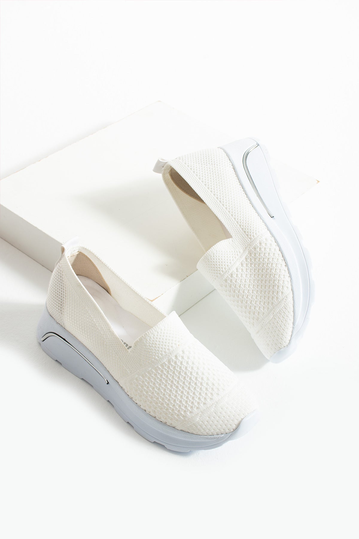 Beyaz Triko Rahat Spor Ayakkabı Comfort Yumuşak Tabanlı Snekaer (4,5CM)