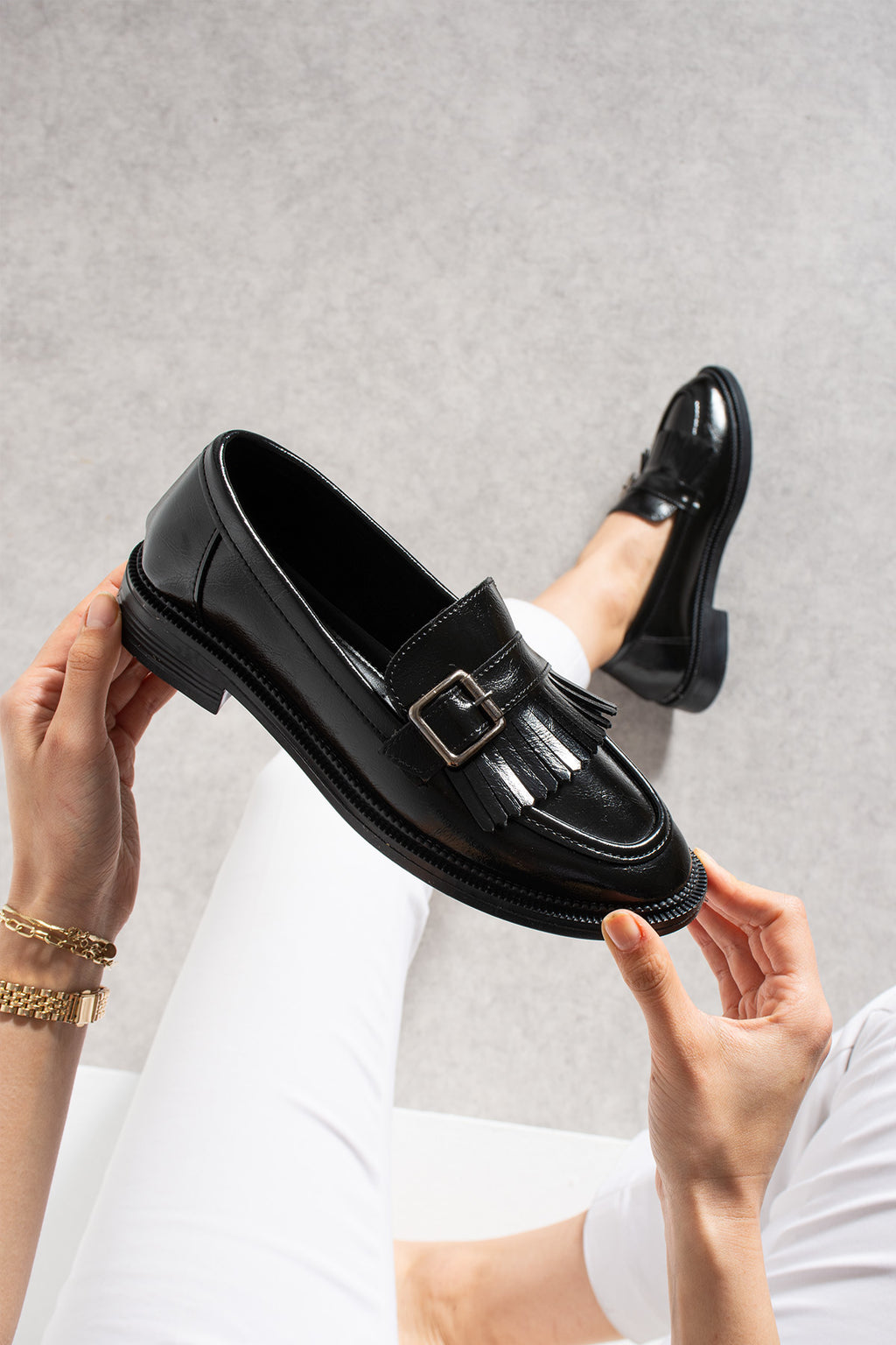 Siyah Püsküllü Tokalı Loafer
