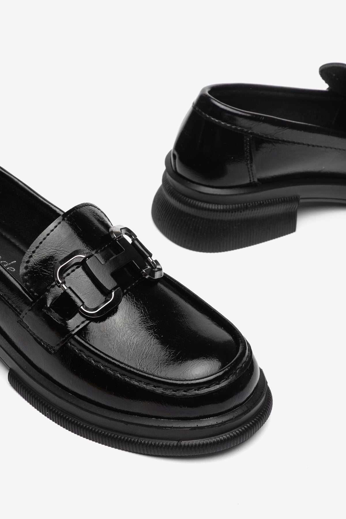 El Yapımı Siyah Kalın Tabanlı Kadın Loafer Ayakkabı